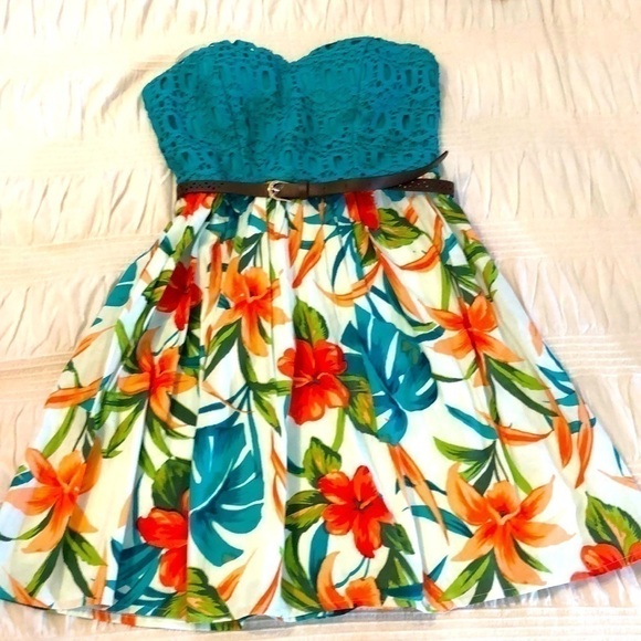 City Triangles Tropical Floral Strapless Bubble
Dress With Belt Size 3 - Picture 12 of 12